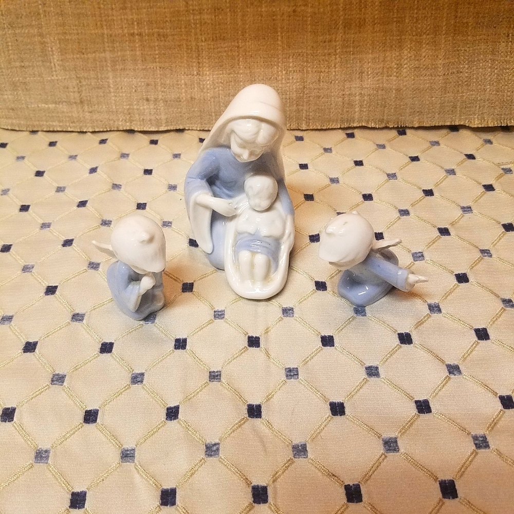 EUC Blue/White Porcelain Mother/Child & Angels